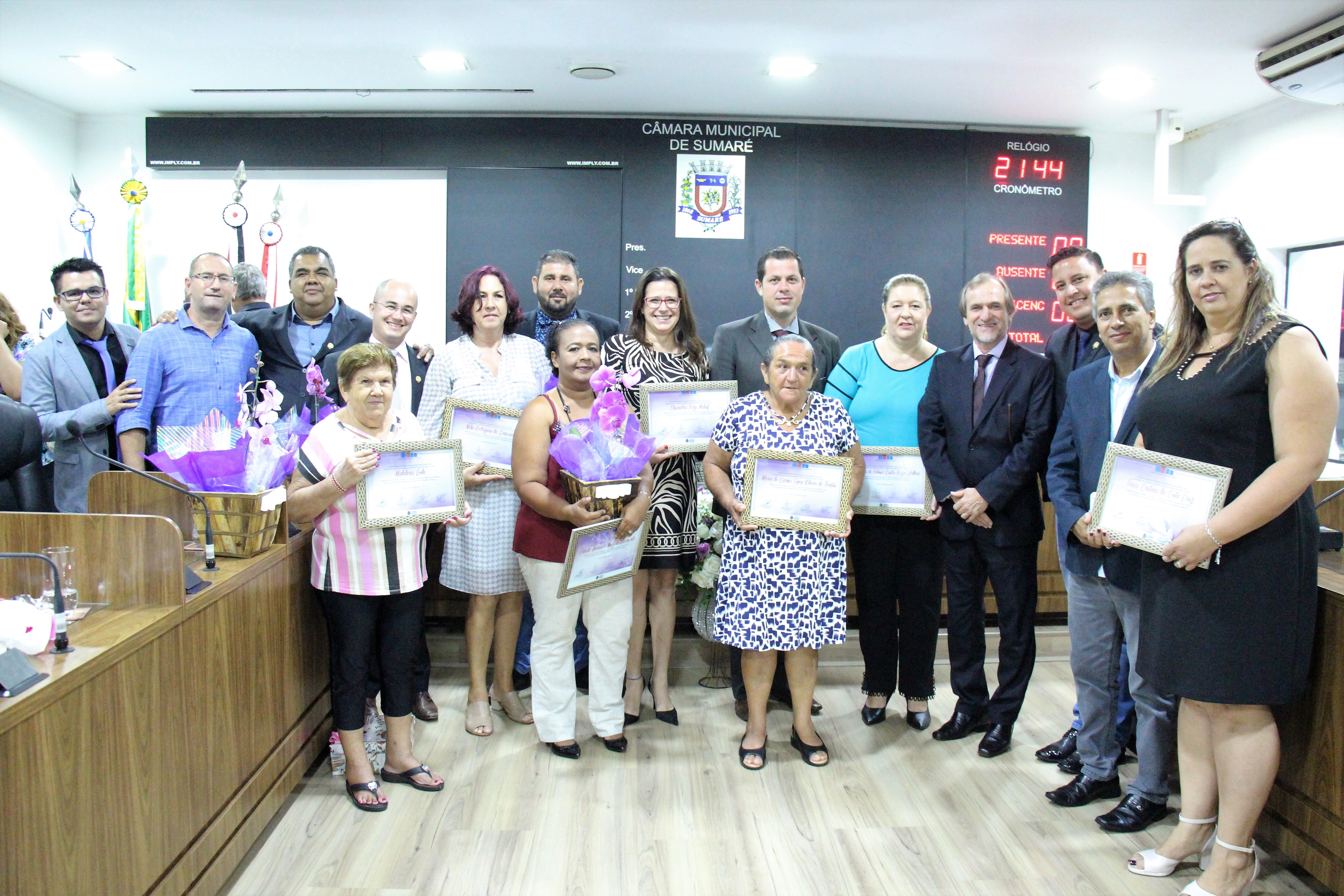 Em sessão solene, vereadores homenageiam mulheres com entrega do diploma ‘Cida Segura’